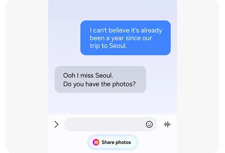 문자로 대화하는 중 누군가 서울 여행 때 촬영한 사진을 요청합니다. 이때 Now Nudge가 지능적으로 사용자에게 사진 공유 버튼을 메시지로 제안합니다. 버튼을 누르면 서울 사진이라는 키워드가 있는 검색창이 나타나고 갤러리 팝업창에 관련된 사진이 표시됩니다. 사용자는 사진을 확인하고 선택하며, 친구에게 한 번에 사진을 공유합니다.